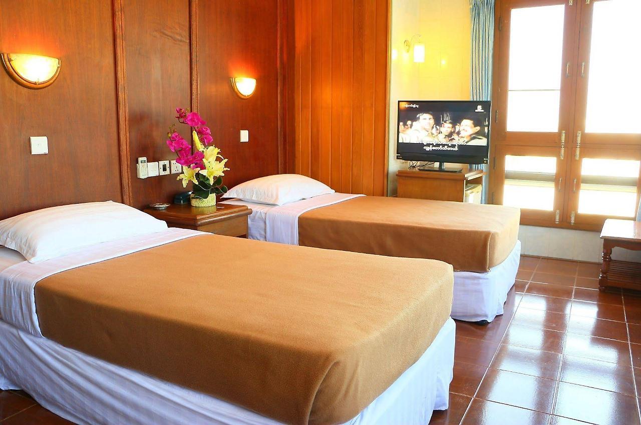 Royal City Hotel Mandalay Extérieur photo
