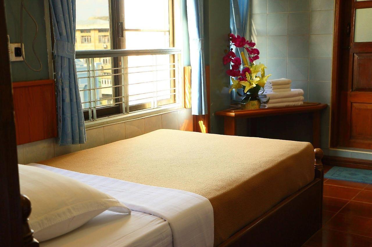 Royal City Hotel Mandalay Extérieur photo